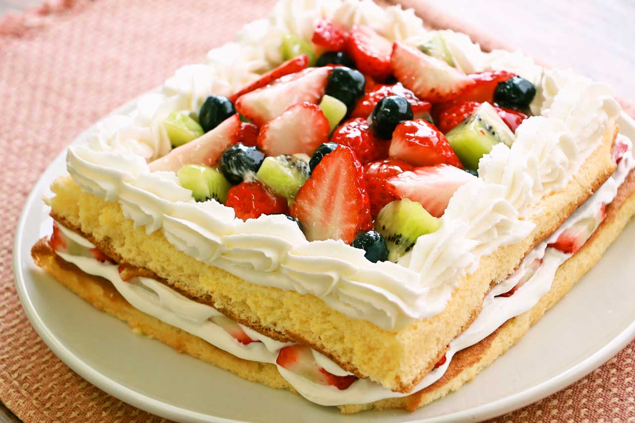 イチゴスクエアケーキ